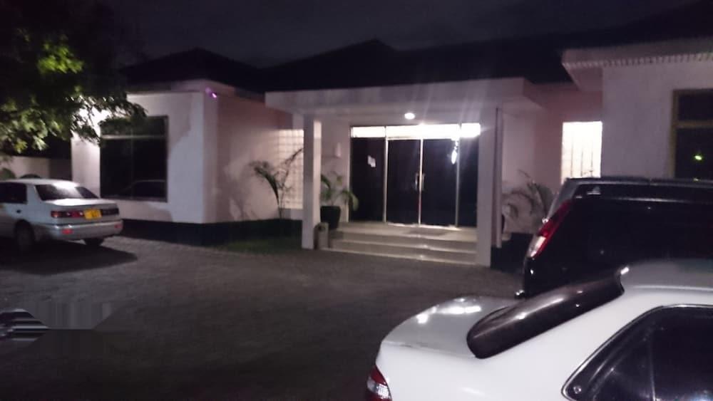 Transit Motel Airport Daressalam Exterior foto