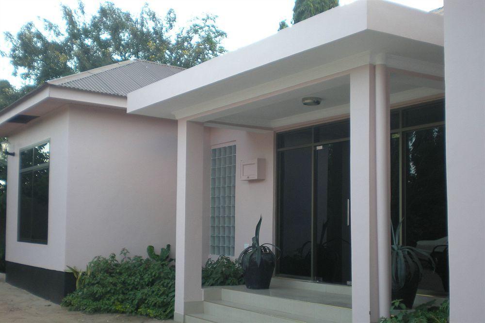 Transit Motel Airport Daressalam Exterior foto
