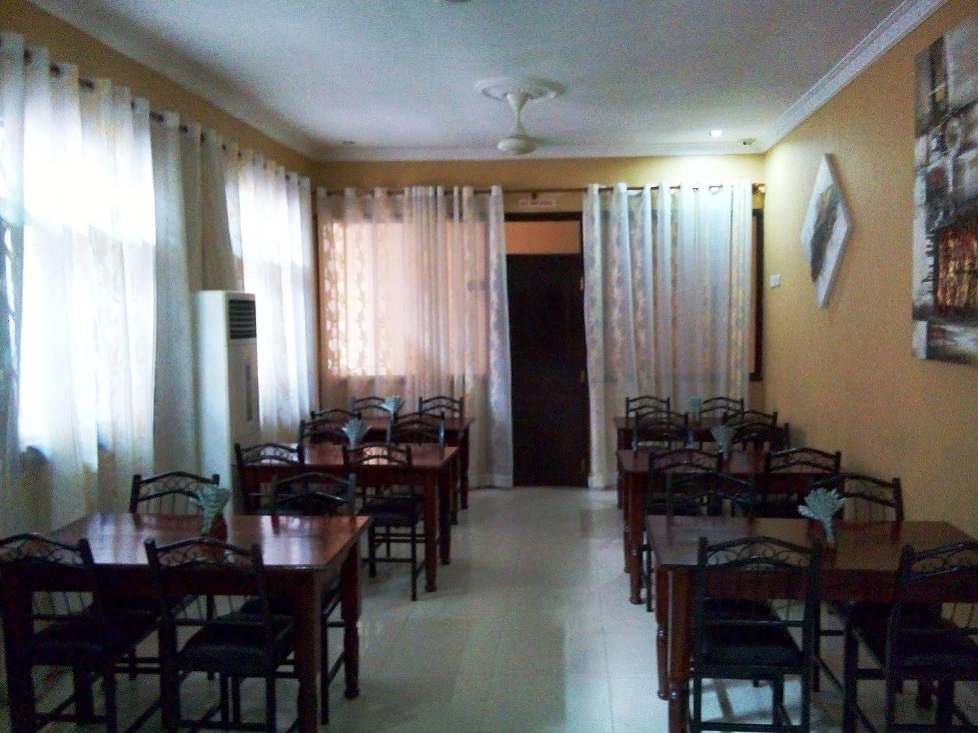 Transit Motel Airport Daressalam Exterior foto